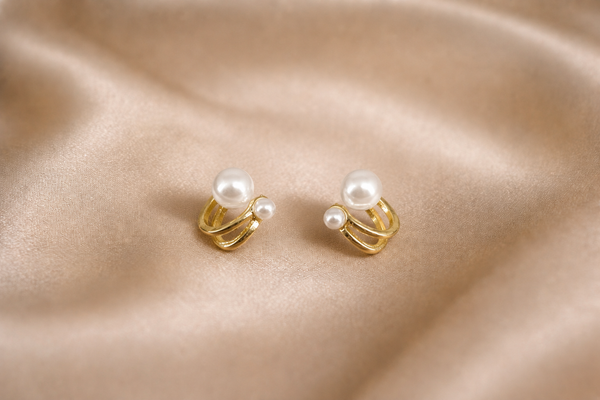 Mangamta Curved Ribbon Double Pearl Ear Jacket Studs