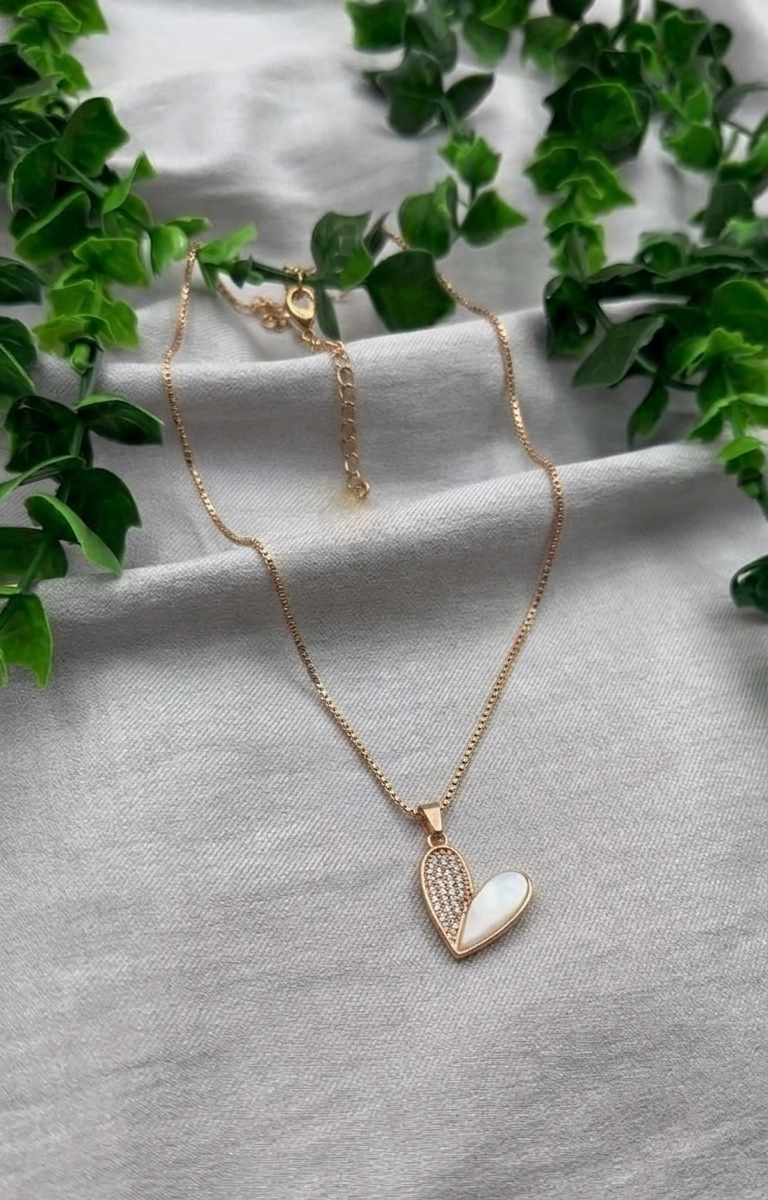Mangamta Dual-Texture Asymmetric Heart Imitation Pendant Necklace