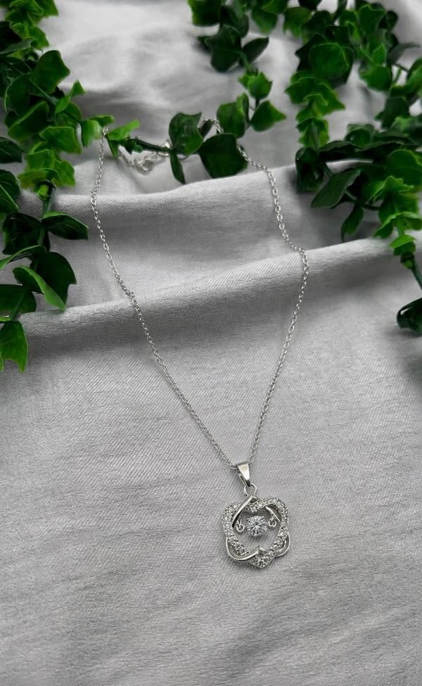 Mangamta Intertwined Heart Dancing Stone Imitation Pendant Necklace