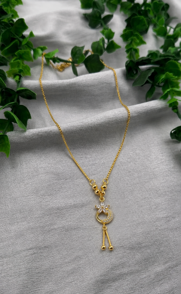 Mangamta Dainty Flower and Crescent Charm Imitation Necklace