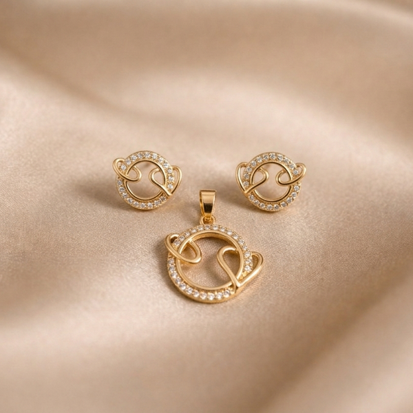 Mangamta Elegant Heart Pendant Set