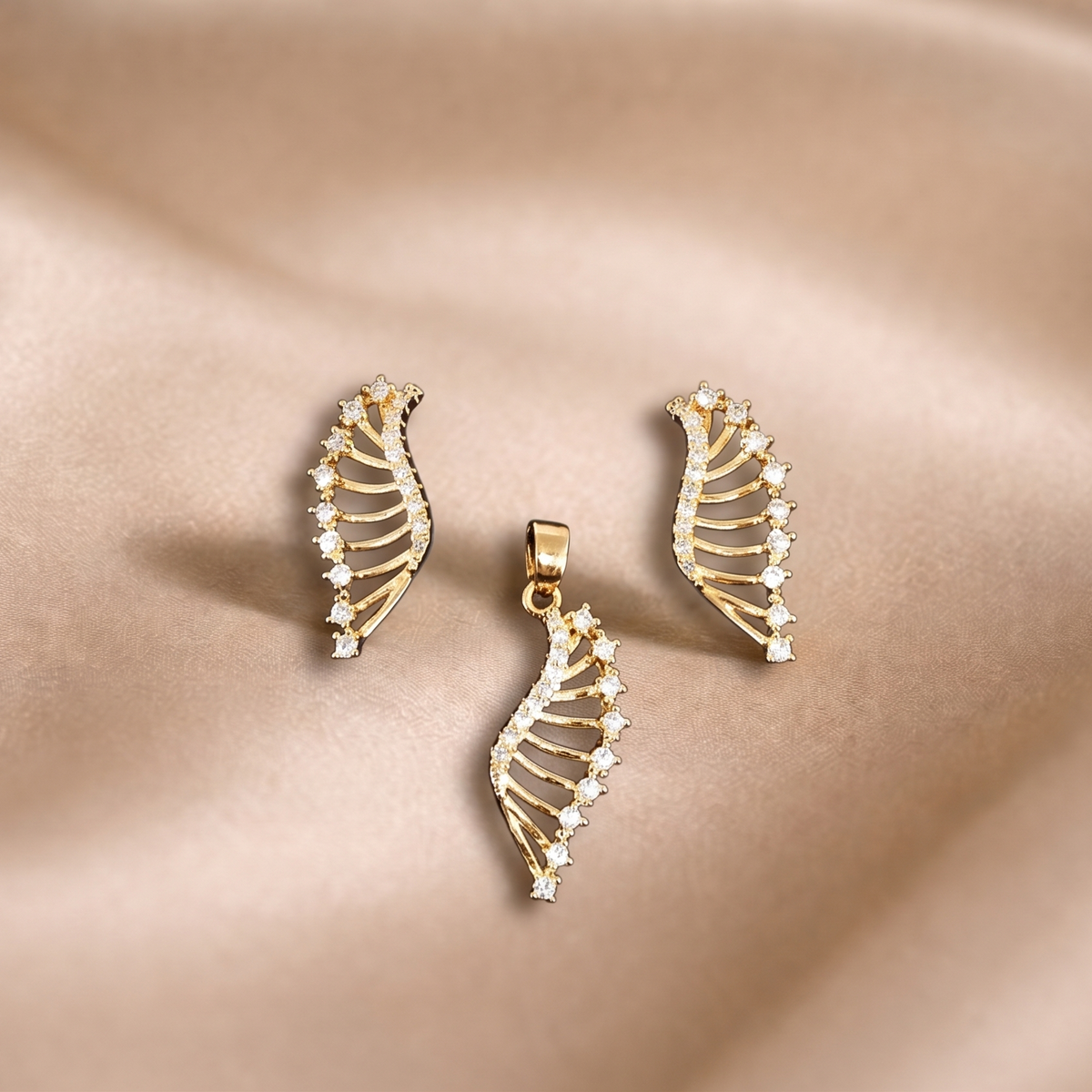Mangamta Wing Design Pendant Set