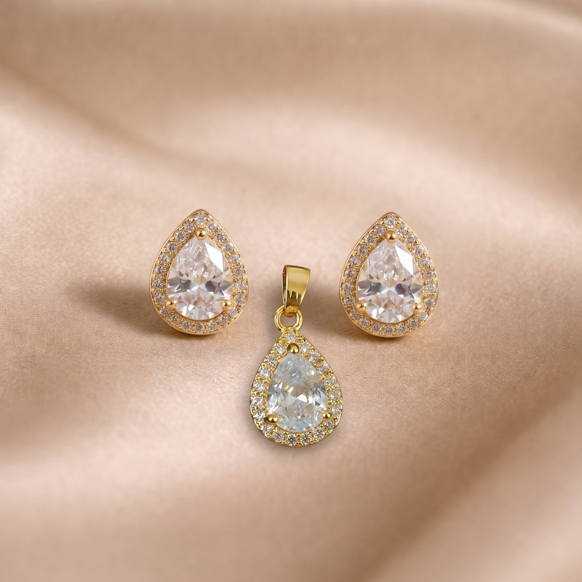 Mangamta Clear Teardrop Stone Pendant Set